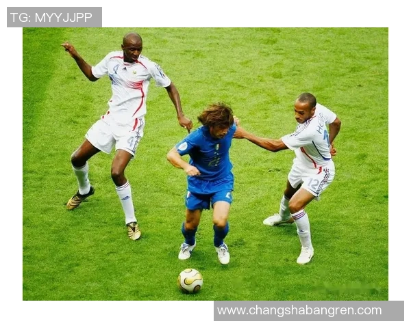 绰号魔鬼的足球明星背后的传奇故事与不为人知的奋斗历程